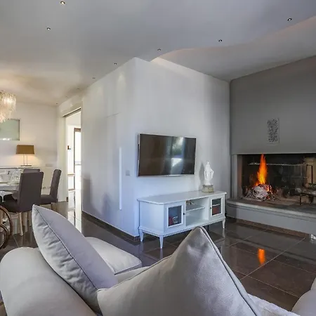 8, Emma Villa Cattolica