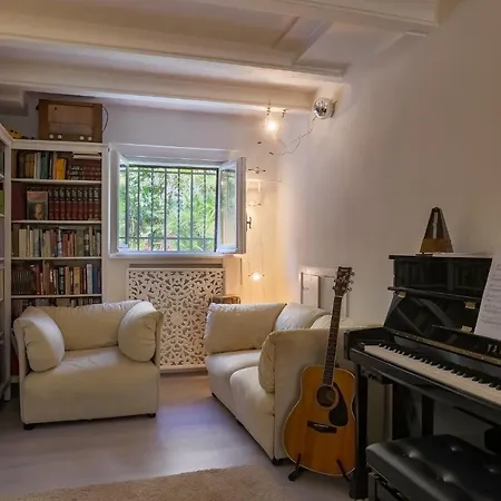 Villa 8, Emma