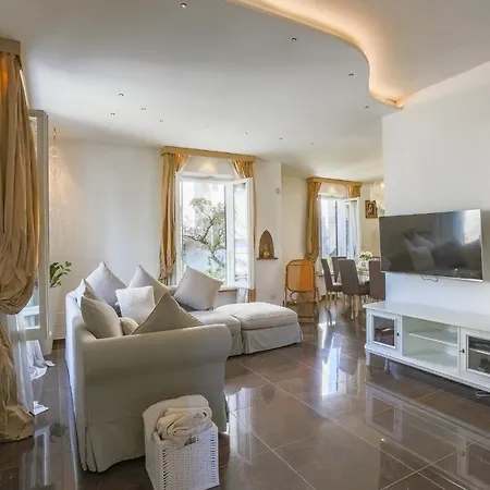 8, Emma וילה קאטוליקה