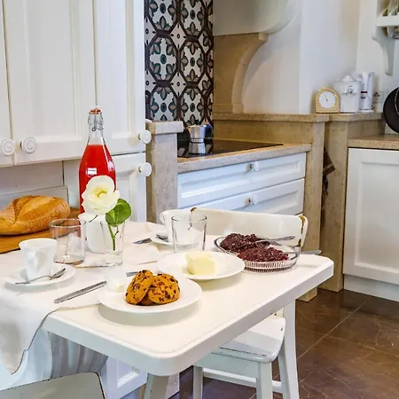 וילה 8, Emma קאטוליקה