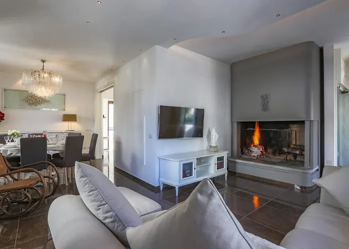 8, Emma וילה קאטוליקה