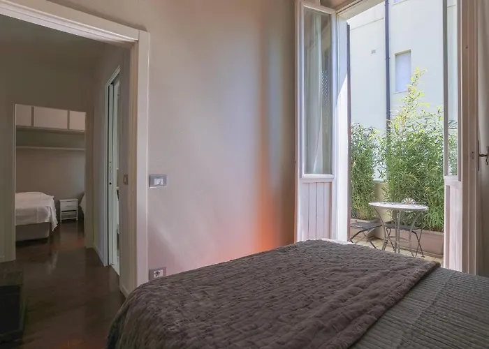 Villa 8, Emma Cattolica